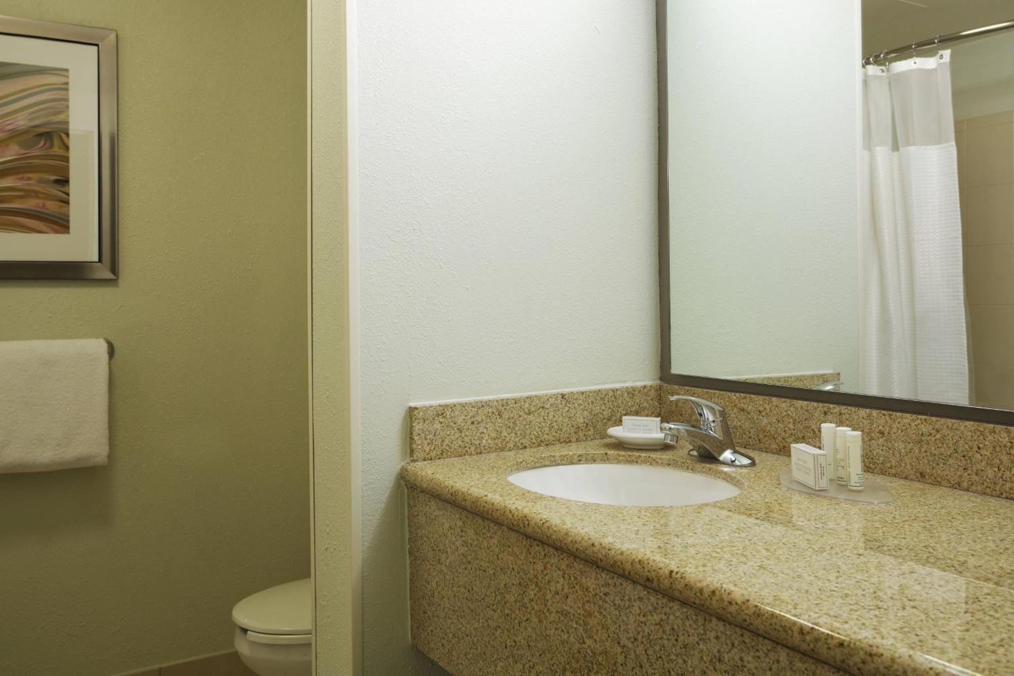 Отель Courtyard By Marriott Little Rock Downtown Экстерьер фото