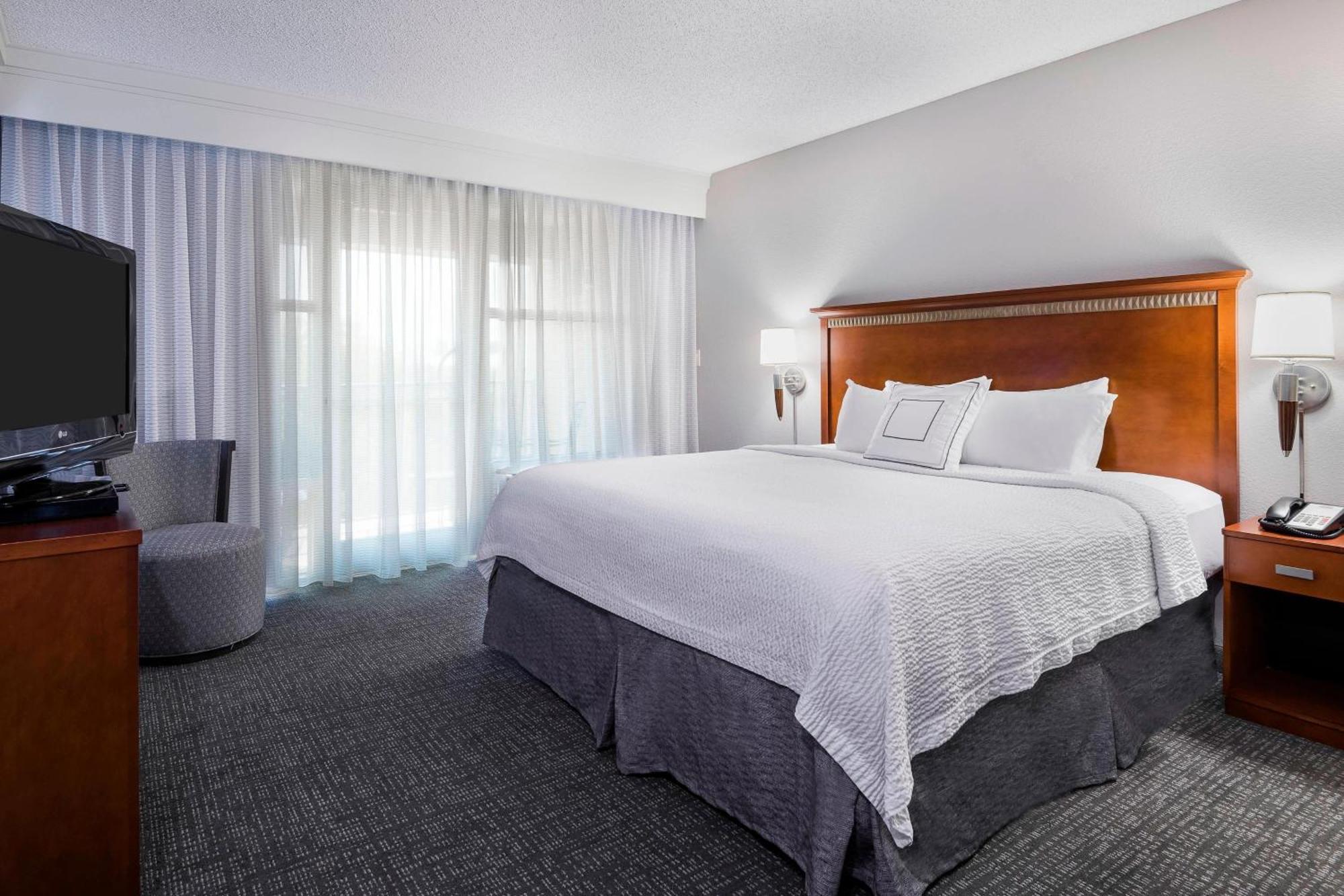 Отель Courtyard By Marriott Little Rock Downtown Экстерьер фото
