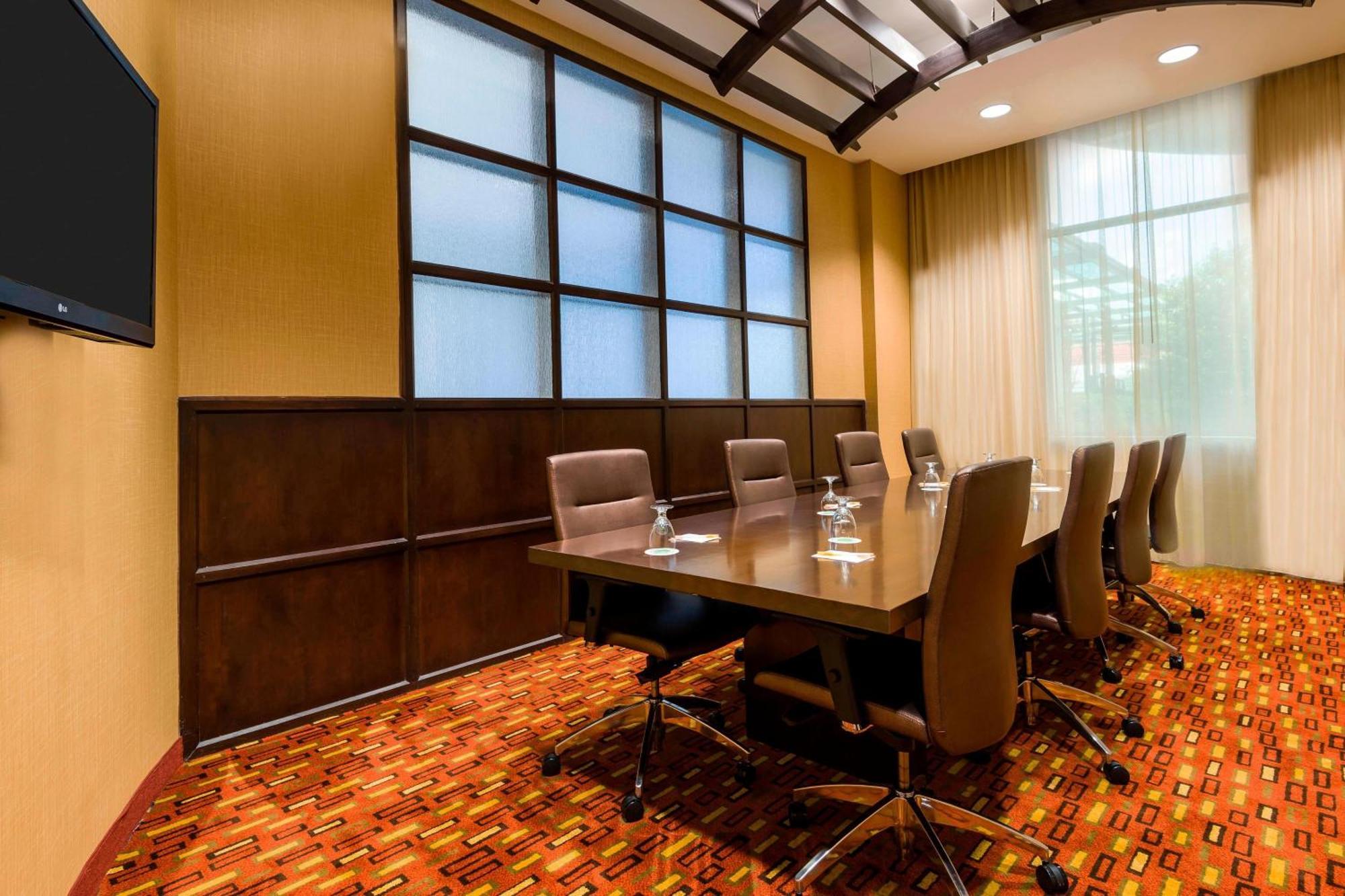 Отель Courtyard By Marriott Little Rock Downtown Экстерьер фото