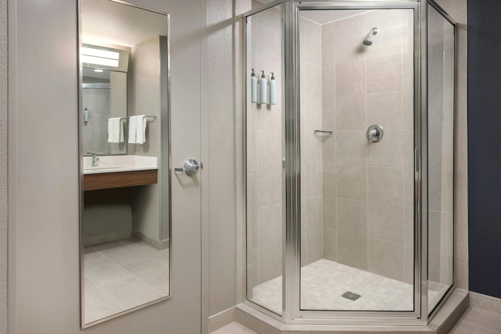 Отель Courtyard By Marriott Little Rock Downtown Экстерьер фото